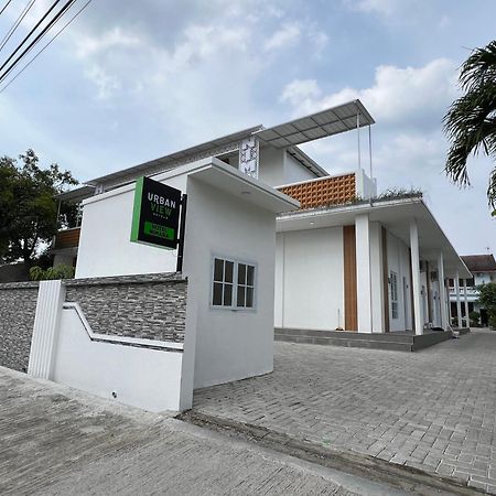 Urbanview Hotel Nimara Ngawi By Reddoorz 외부 사진