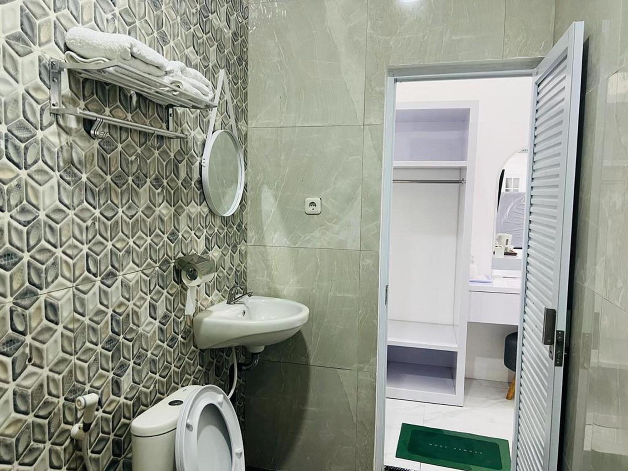 Urbanview Hotel Nimara Ngawi By Reddoorz 외부 사진
