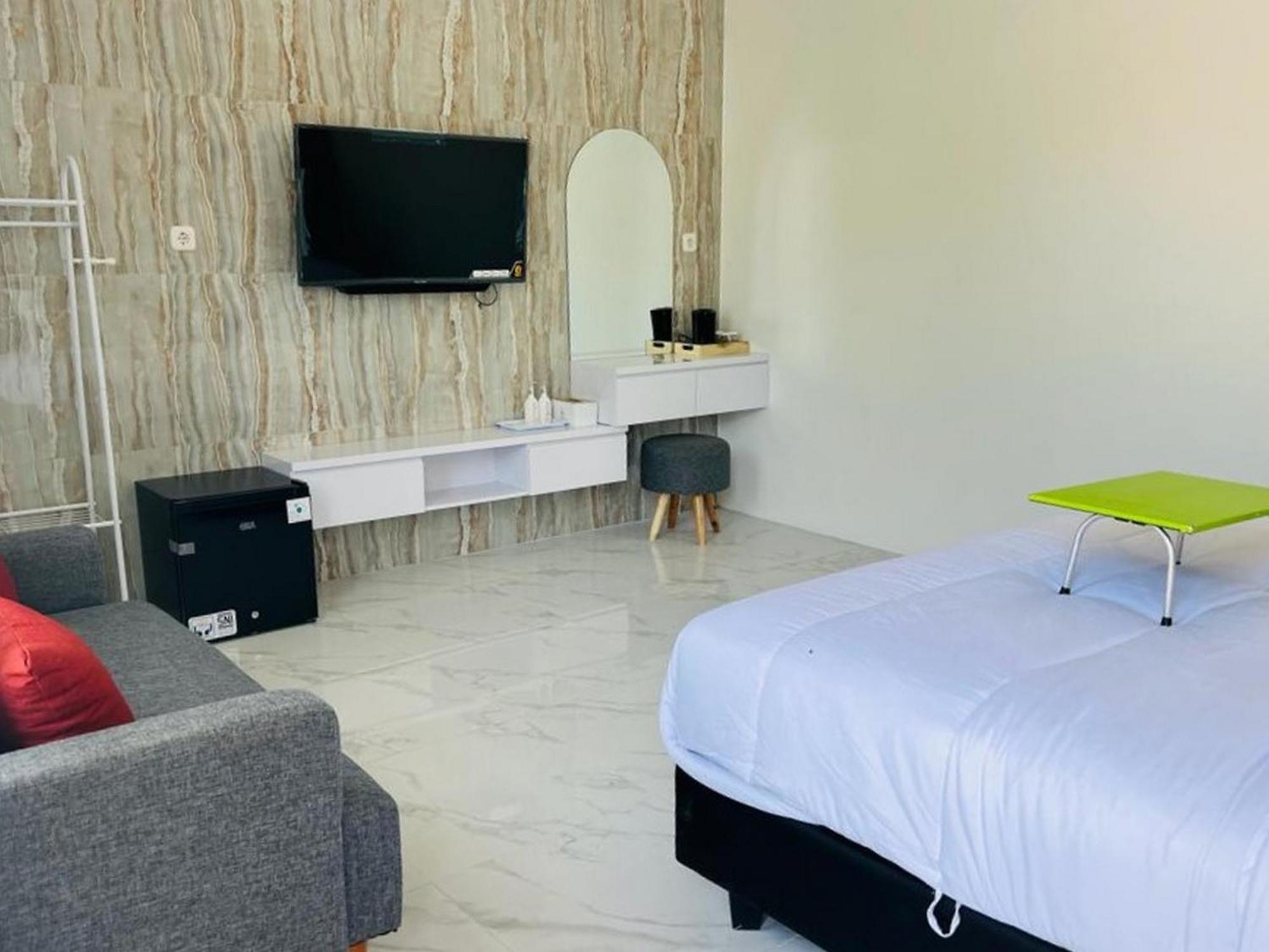 Urbanview Hotel Nimara Ngawi By Reddoorz 외부 사진