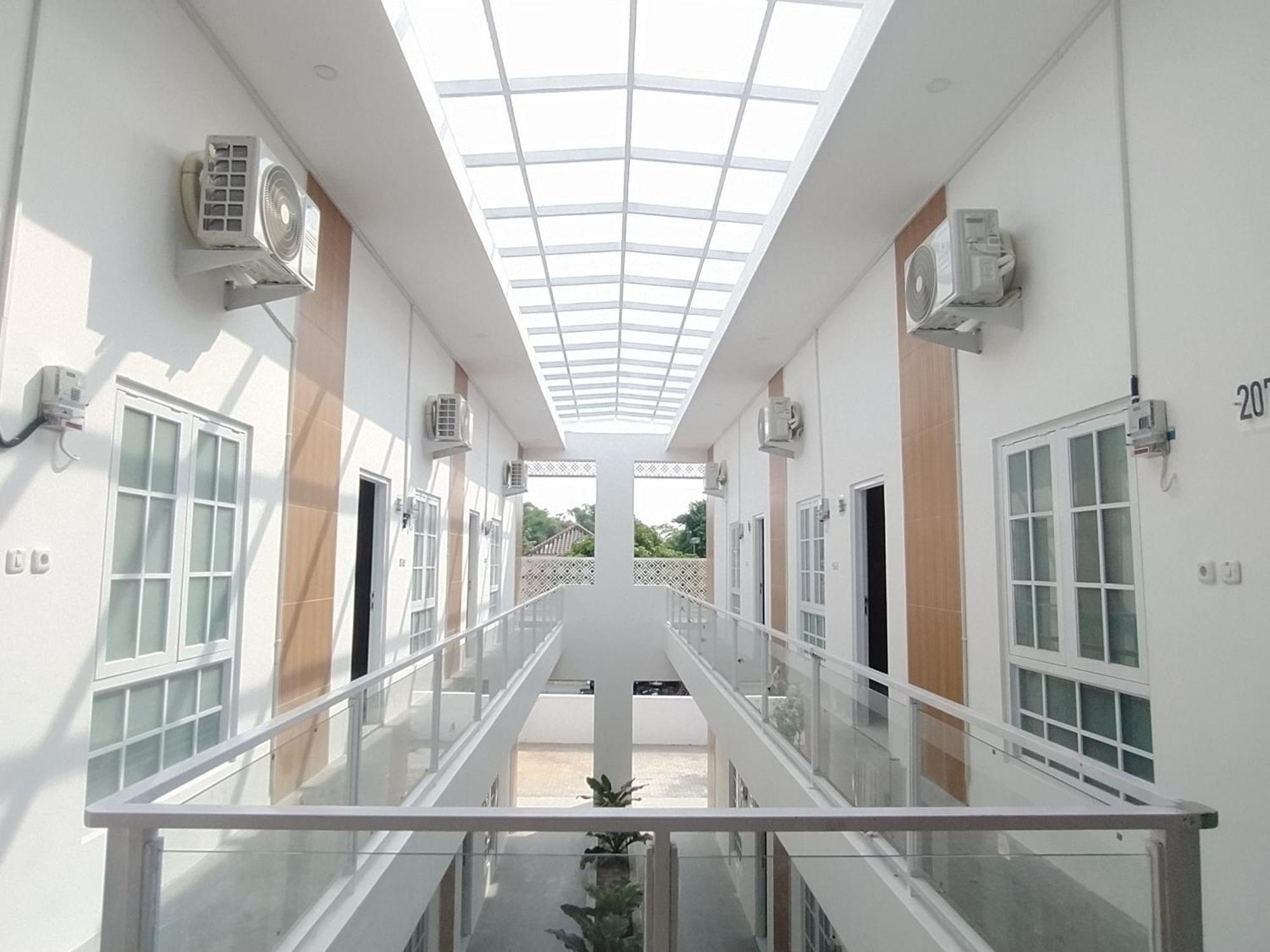 Urbanview Hotel Nimara Ngawi By Reddoorz 외부 사진
